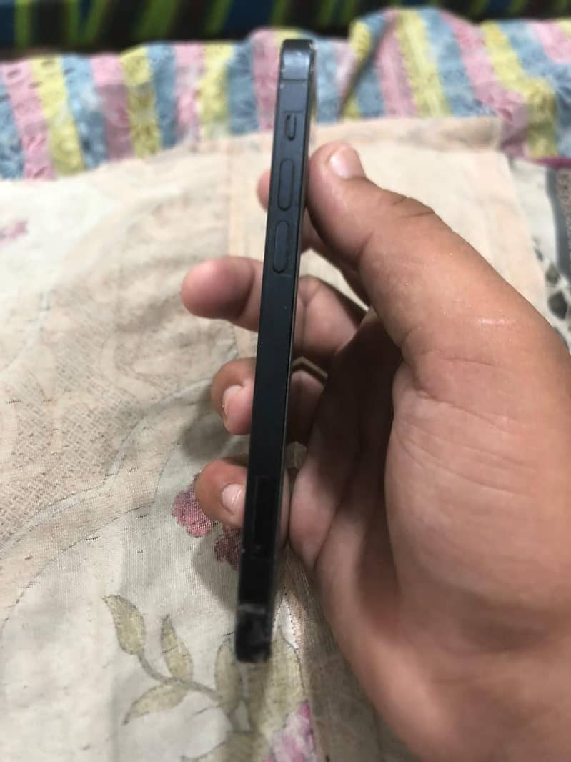 Apple iPhone 12 3