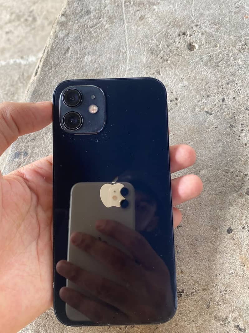 Apple iPhone 12 4