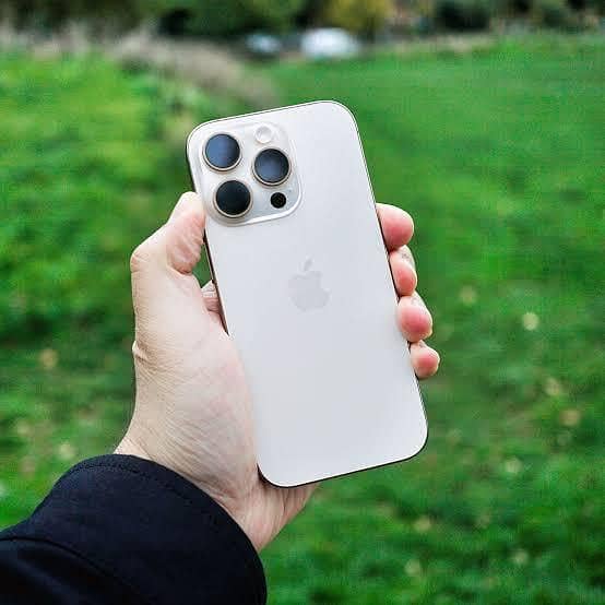 Apple iPhone 16 Pro 0