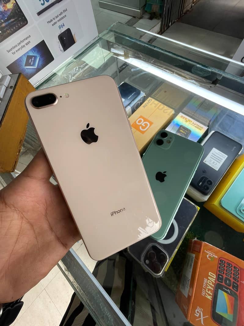 Apple iPhone 8 Plus 0