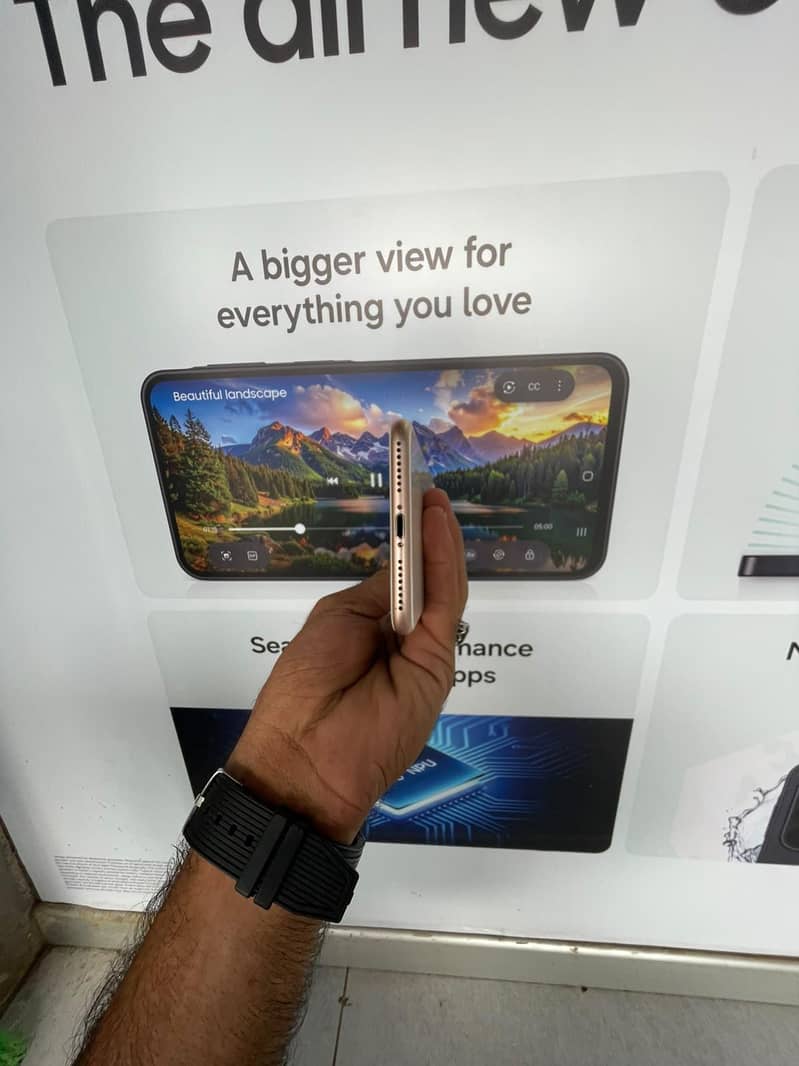 Apple iPhone 8 Plus 1