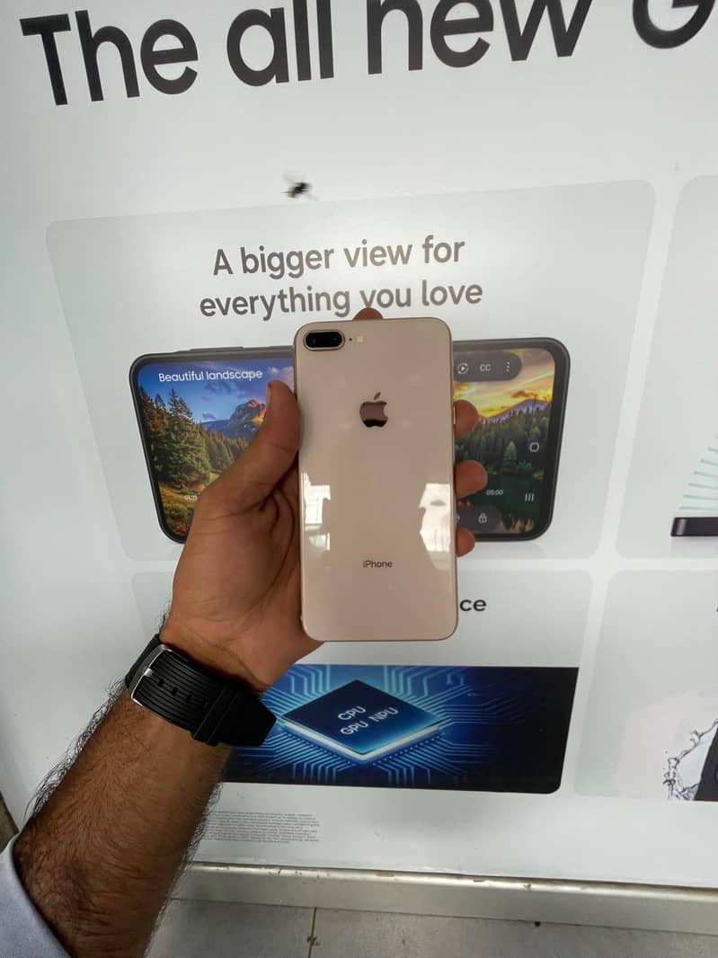 Apple iPhone 8 Plus 3
