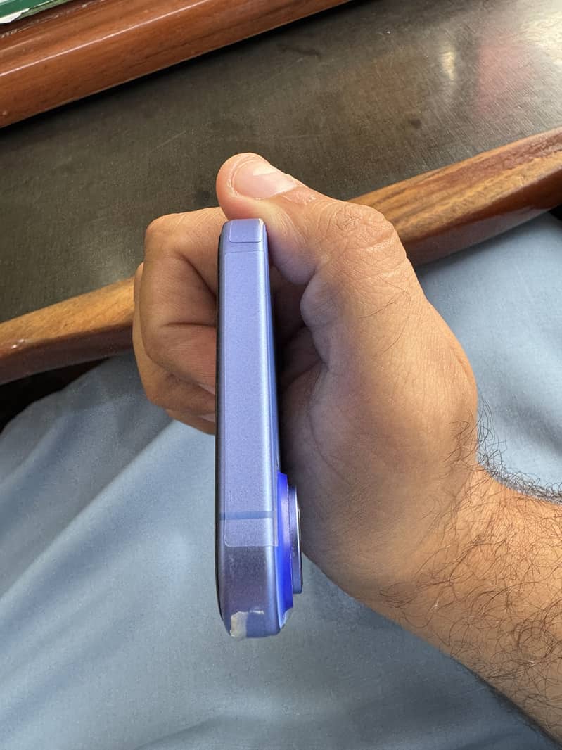 Apple iPhone 16 4