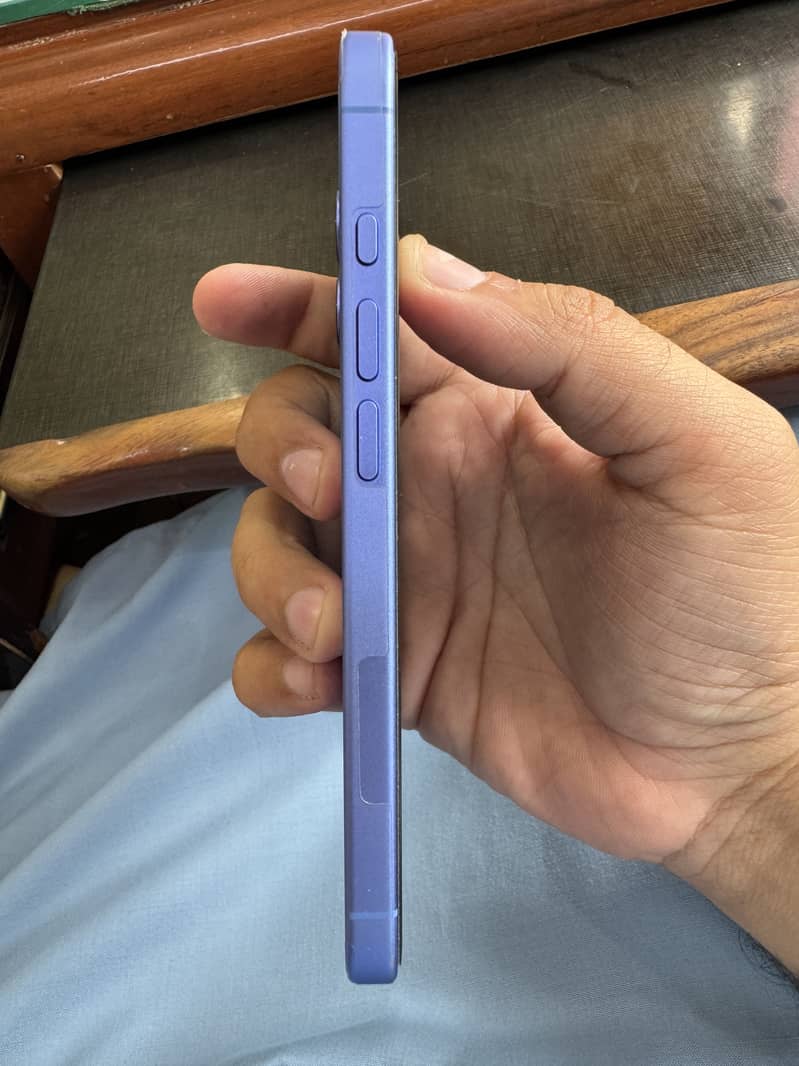 Apple iPhone 16 5