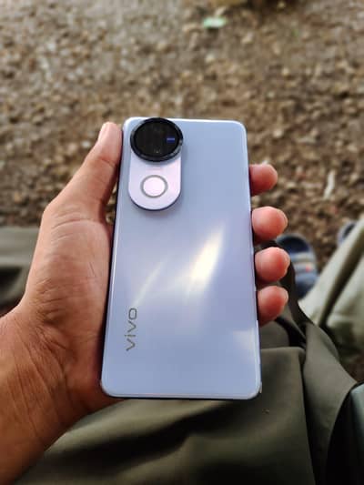 Vivo V50
