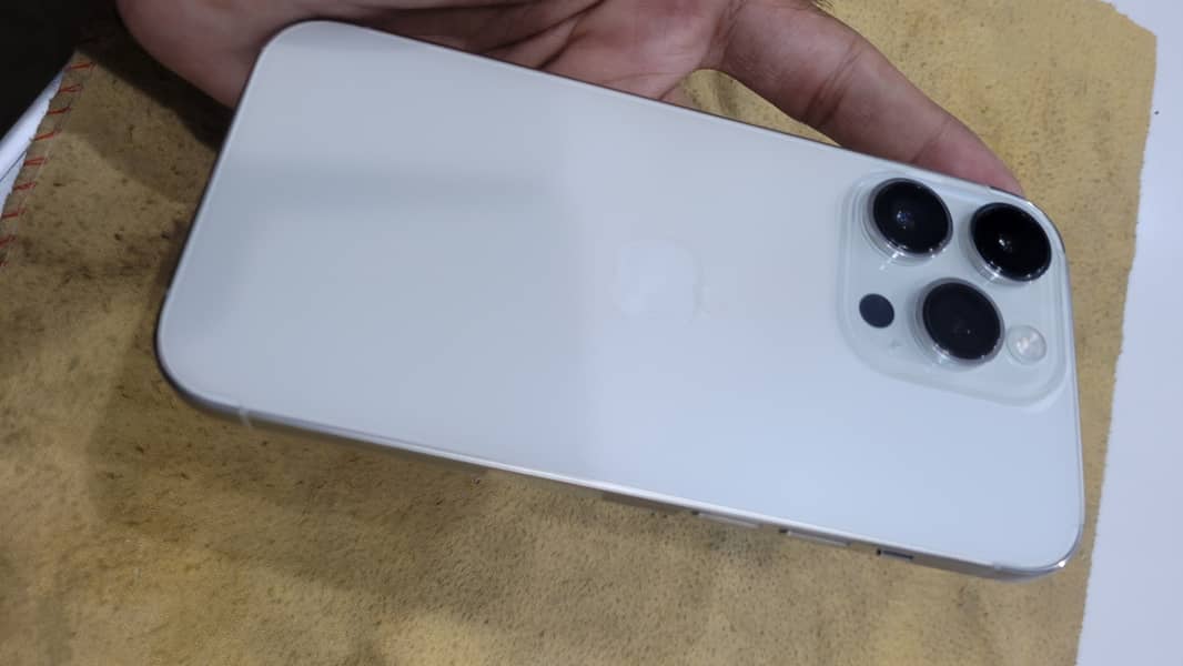 Apple iPhone 14 Pro 1