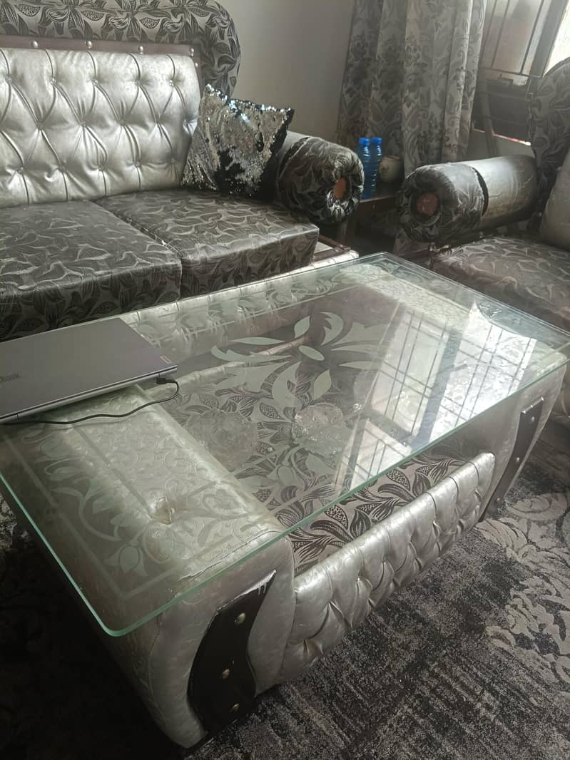 Sofa set with table 0
