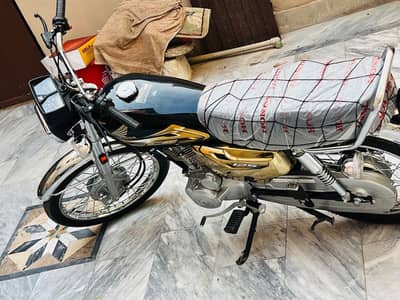 Honda 125s Gold black 2026
