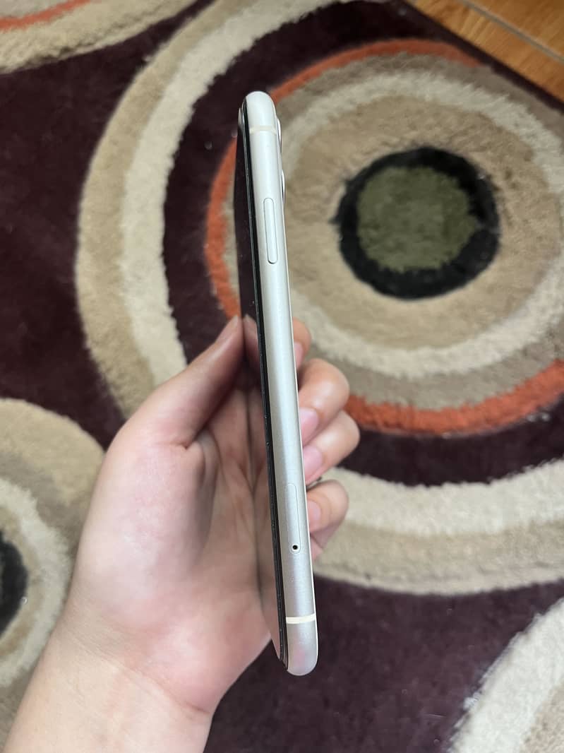 Apple iPhone 11 3