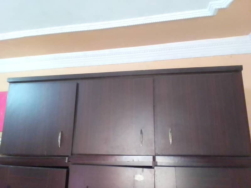 Cabinet 0