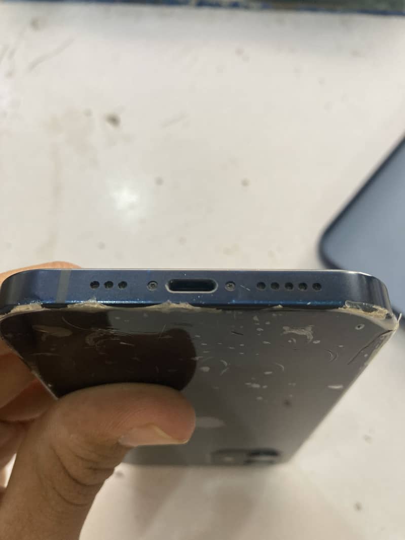 Apple iPhone 12 6