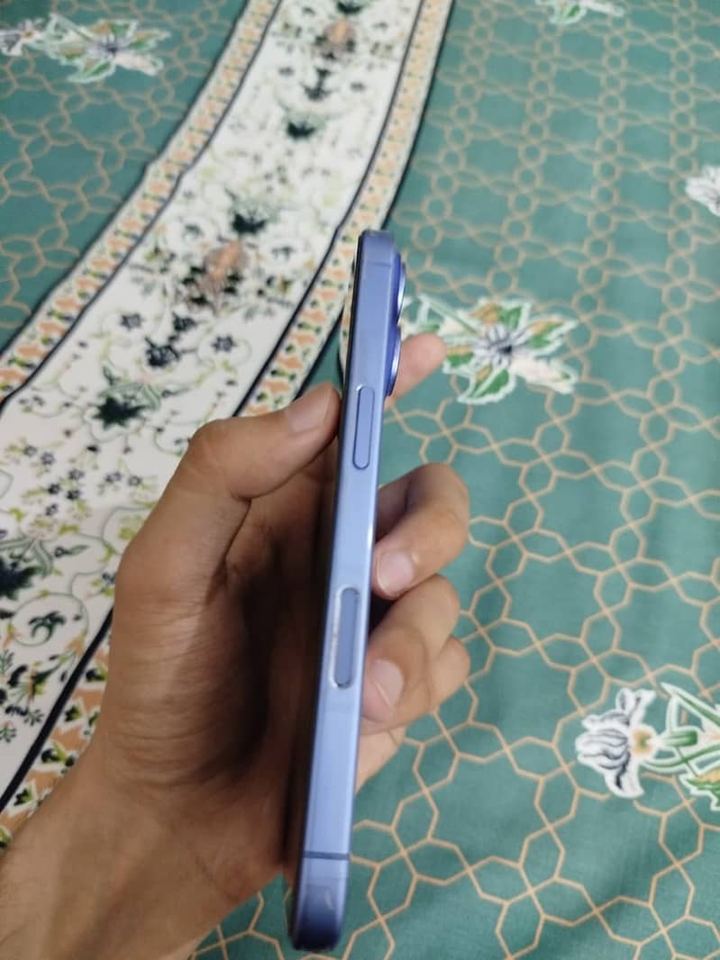 Apple iPhone 16 2