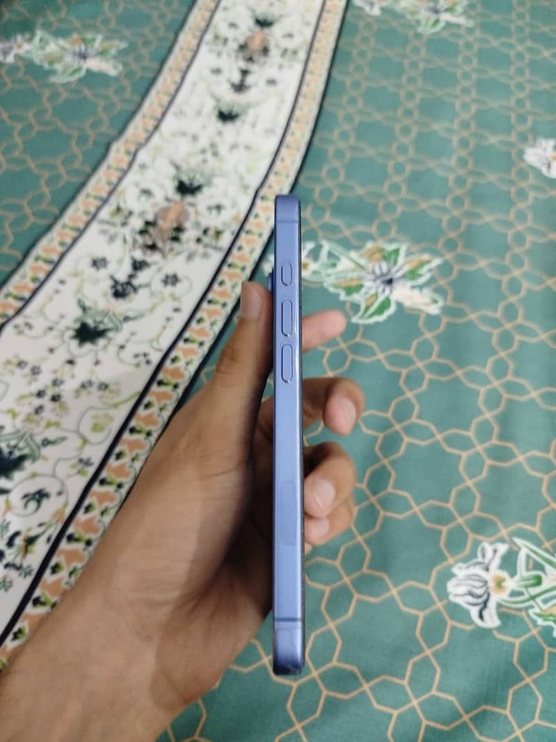 Apple iPhone 16 3