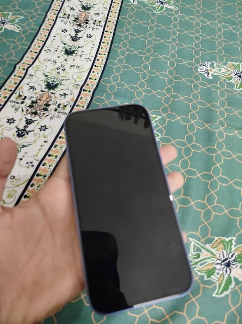 Apple iPhone 16 4
