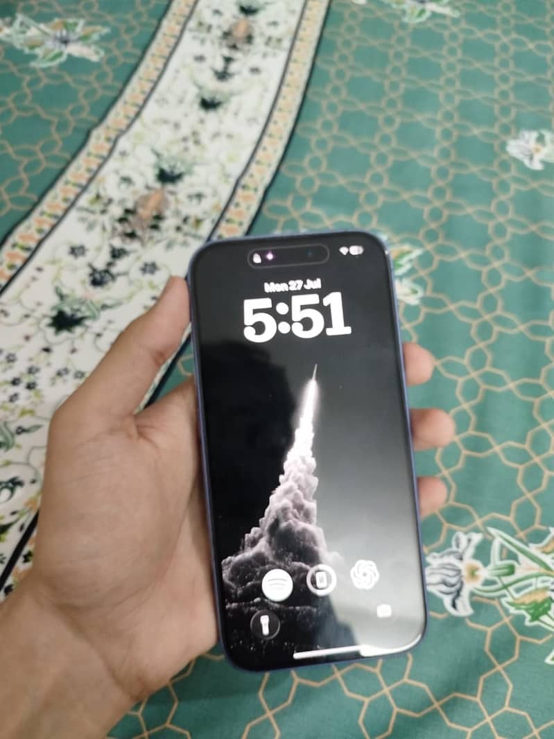 Apple iPhone 16 5