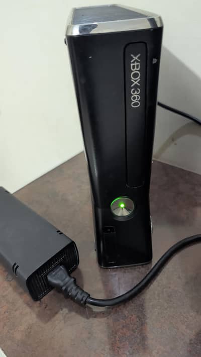 xbox 360 slim modded with aurora and dash launch installed  30 games