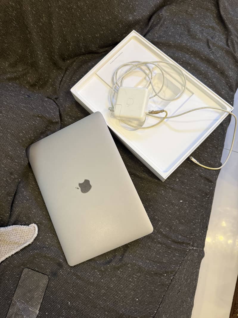Apple MacBook Pro 0