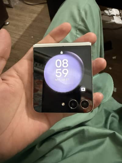 Galaxy Z Flip 5 used(dot)
