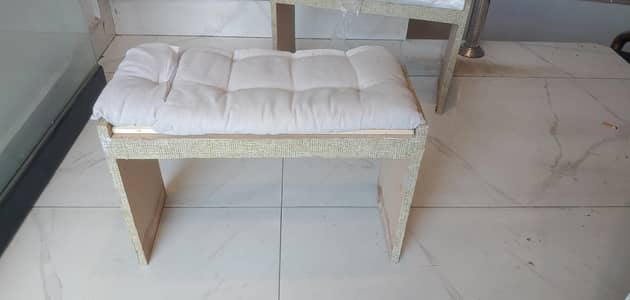 sitting table with foam gadi