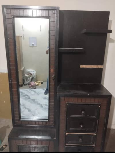 Dressing and Showcase