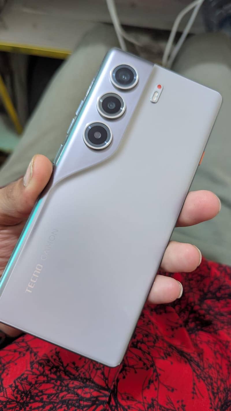 Tecno CAMON 40 Pro 3