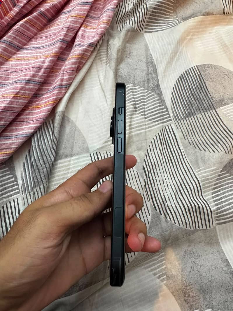 Apple iPhone 15 9