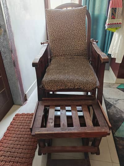 Solid Wood Rocking Chair with Cushions – Excellent Condition