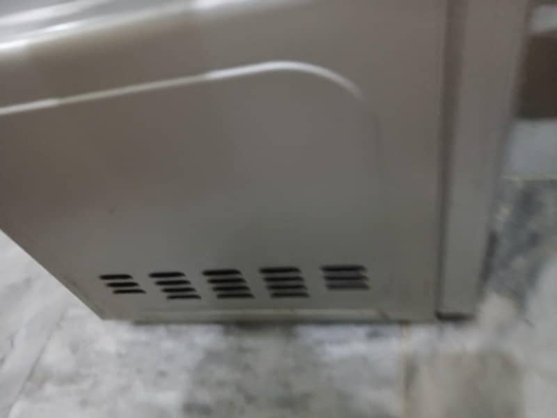 logik  microwaves 4