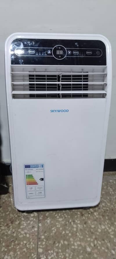 Skywood 1 Ton Portable Ac Heat&Cool Available In Very Good Condition