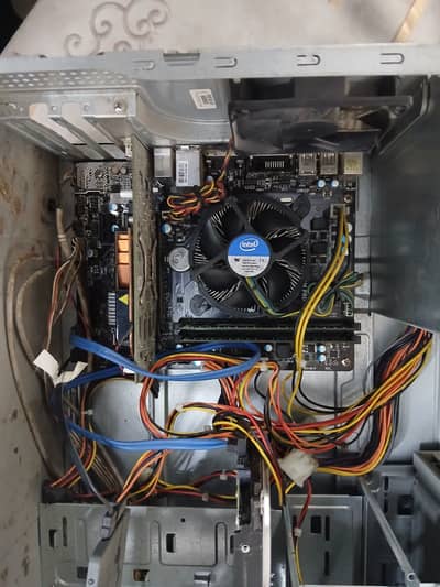 Intel Core i5-4690 | 8GB RAM | 128GB SSD + 500GB HDD | AMD Radeon R7