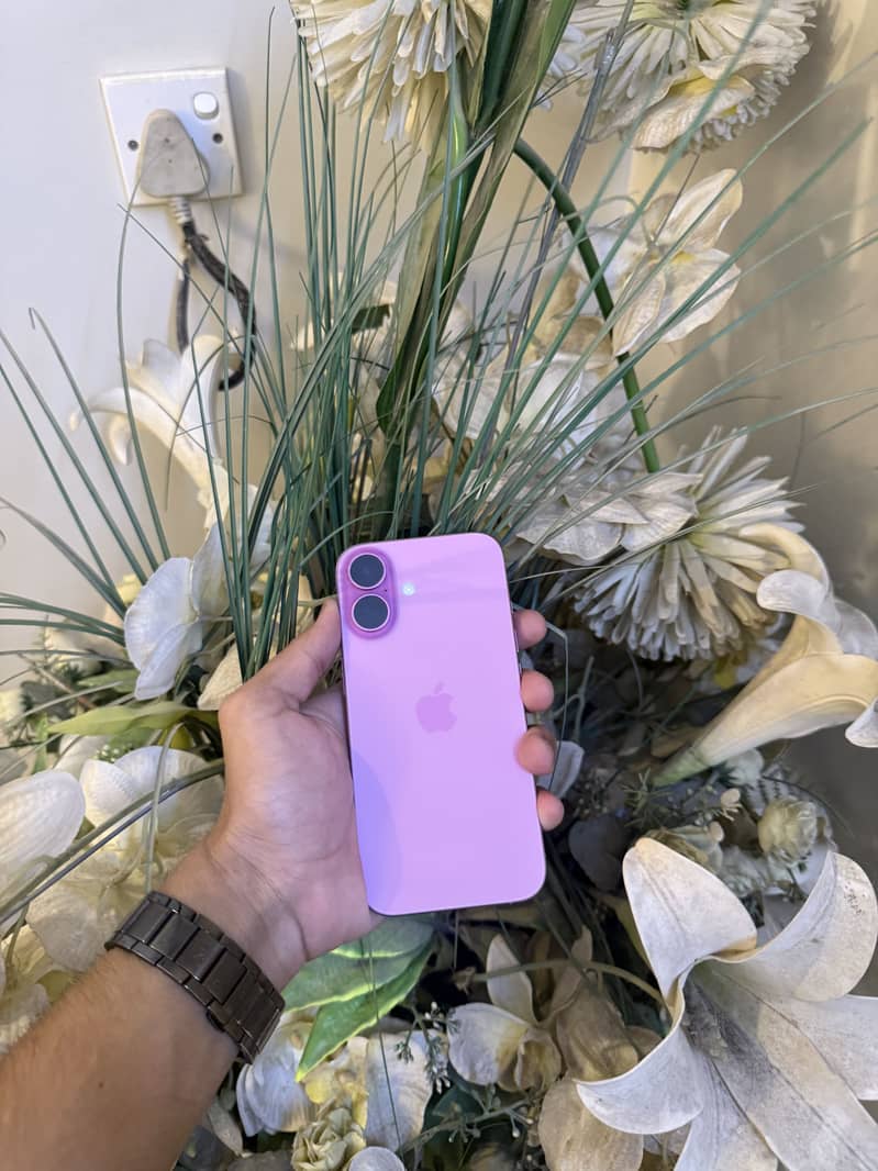 Apple iPhone 16 0