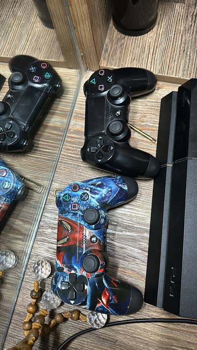 Ps4 with 2 new controllers