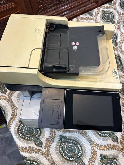HP LaserJet MFP M525