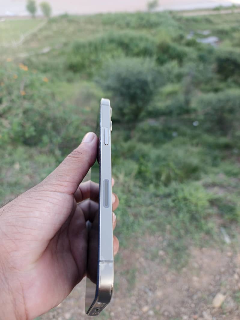 Apple iPhone 12 Pro Max 4