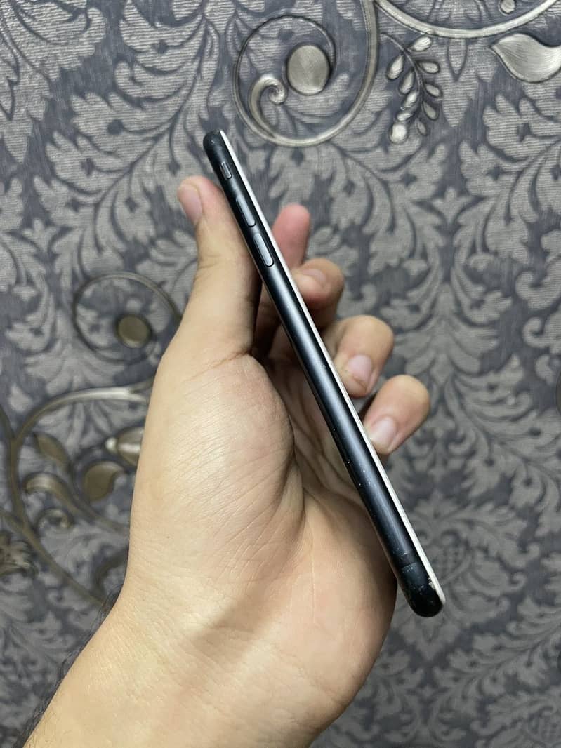 Apple iPhone 7 2