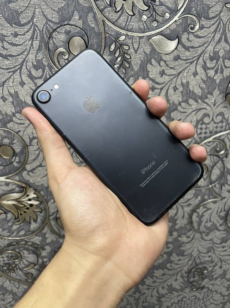 Apple iPhone 7 3