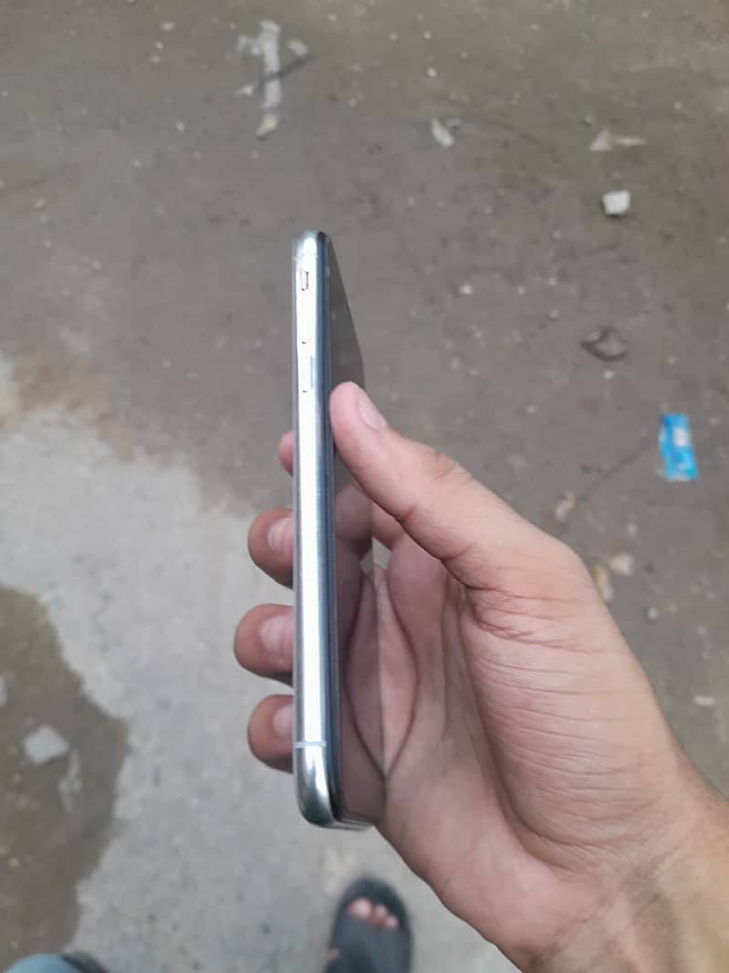 Apple iPhone X 3
