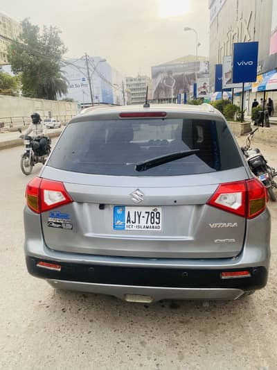 Suzuki Vitara 2018 top of the line 0/3/0/9/3/4/3/0/8/3/8