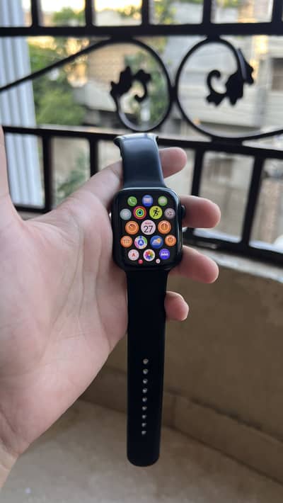 Apple Watch Series 7 45mm – 10/10 Condition – Original Cable