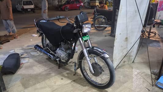 125CC Bike Brand New Condition Karachi Number.