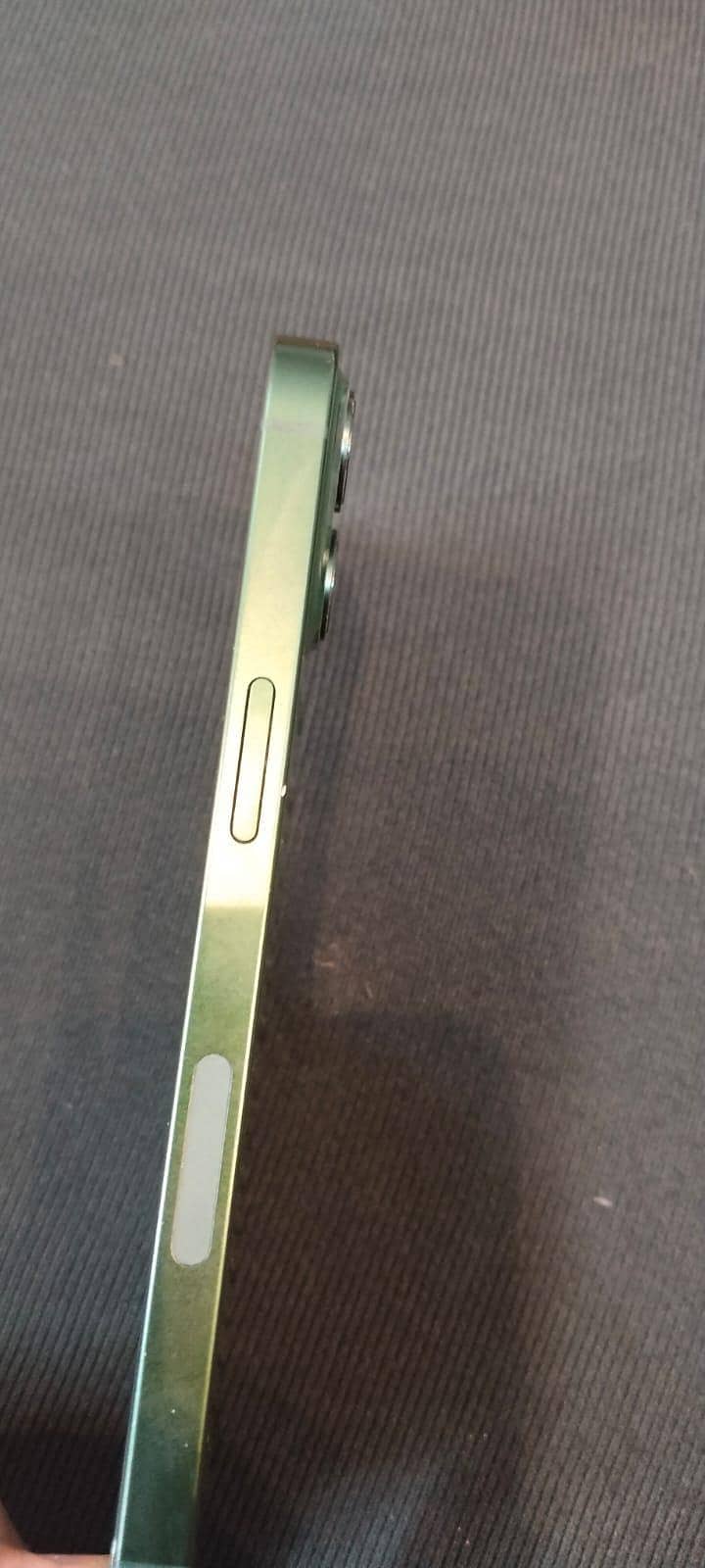 Apple iPhone 13 3