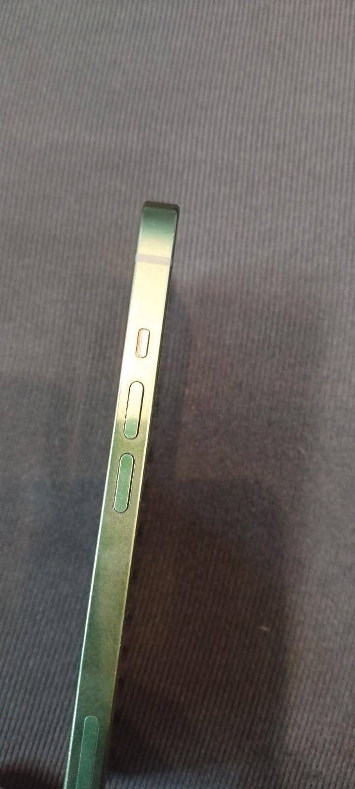 Apple iPhone 13 5