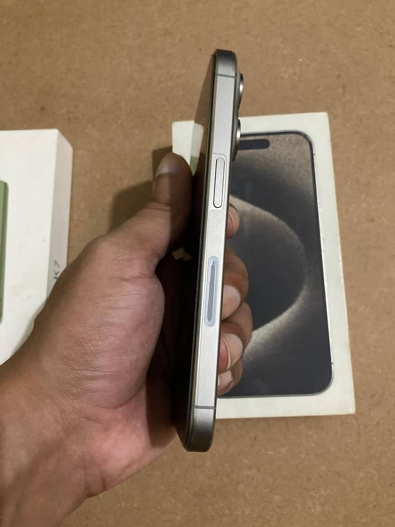 IPHONE 15 PRO 1