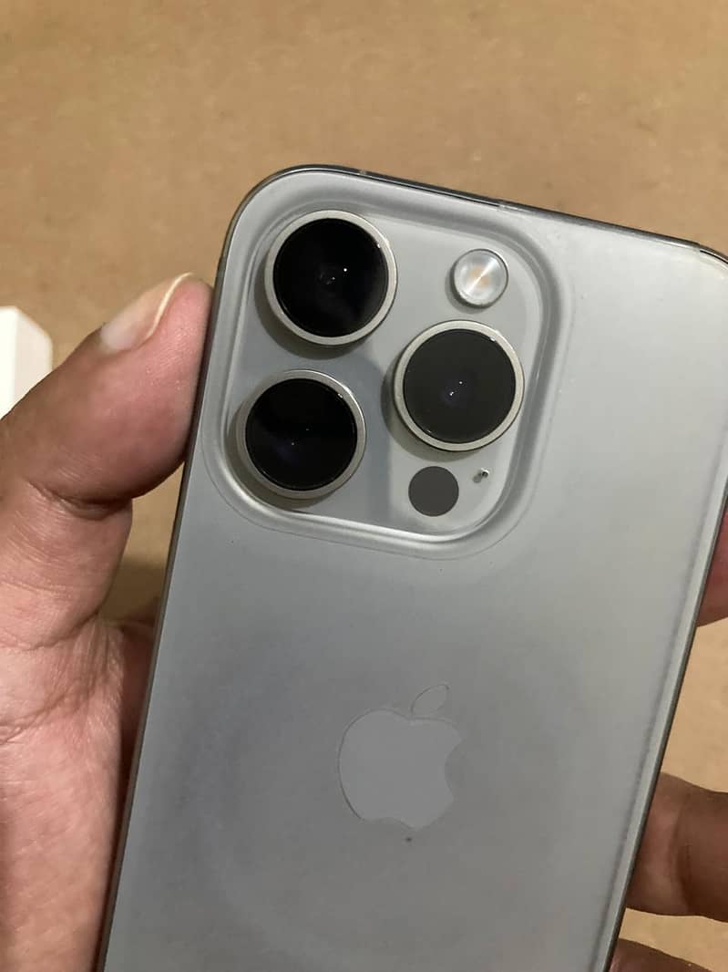 IPHONE 15 PRO 2