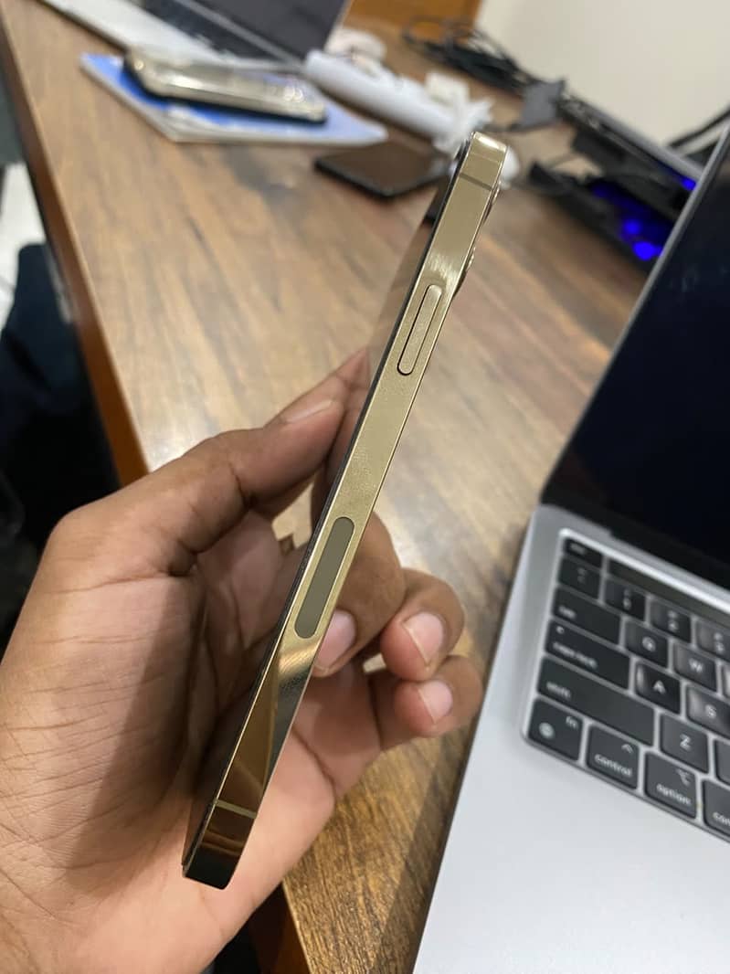 Apple iPhone 12 Pro 2