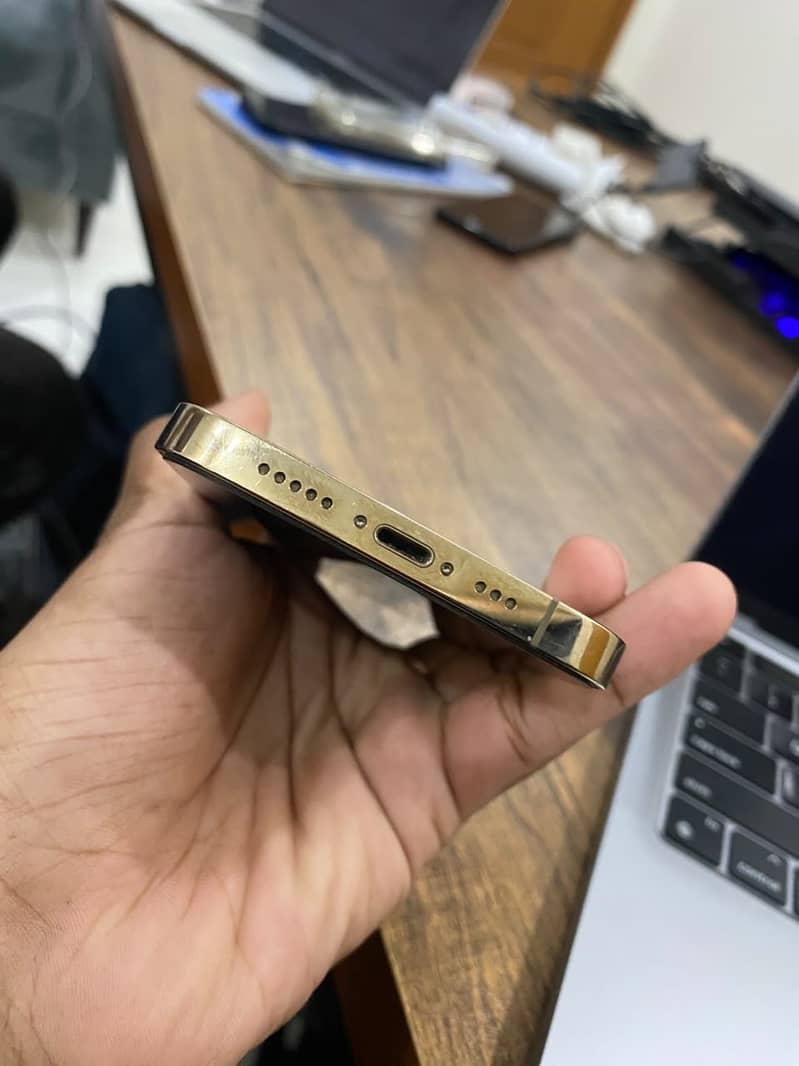 Apple iPhone 12 Pro 3