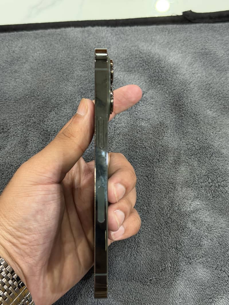 Apple iPhone 13 Pro 2
