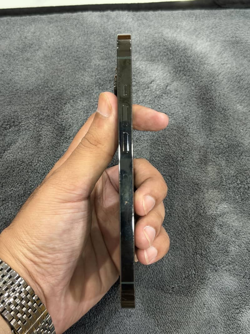 Apple iPhone 13 Pro 4
