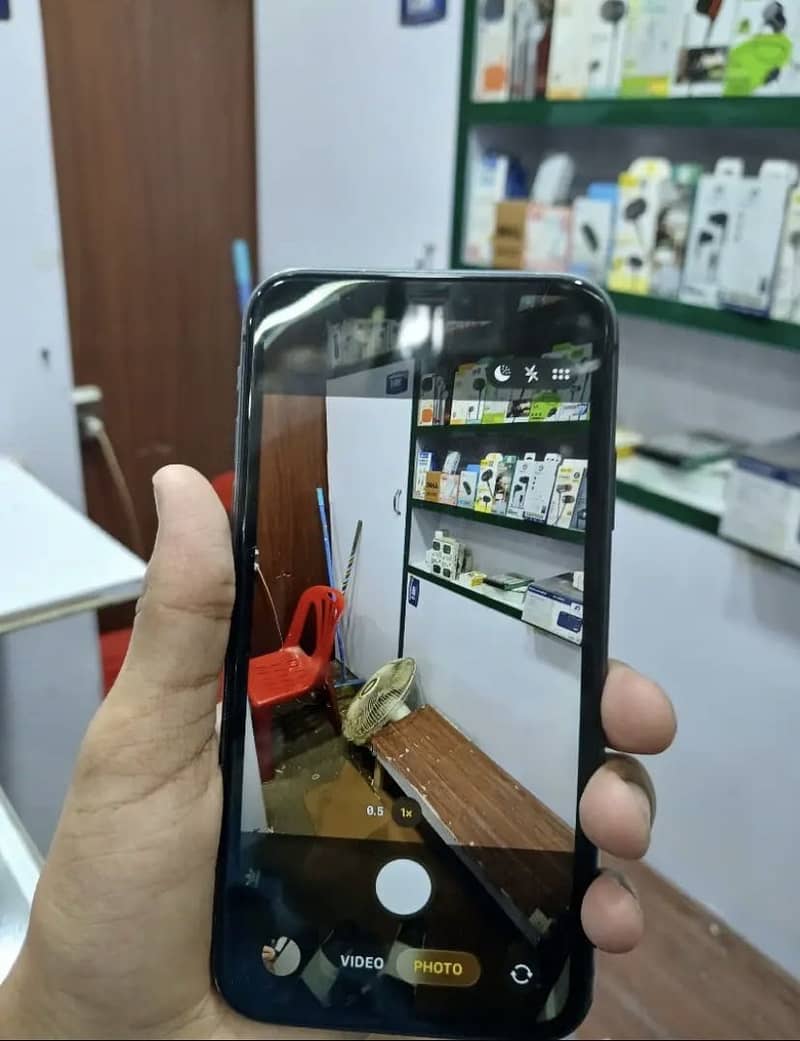 Apple iPhone 11 4