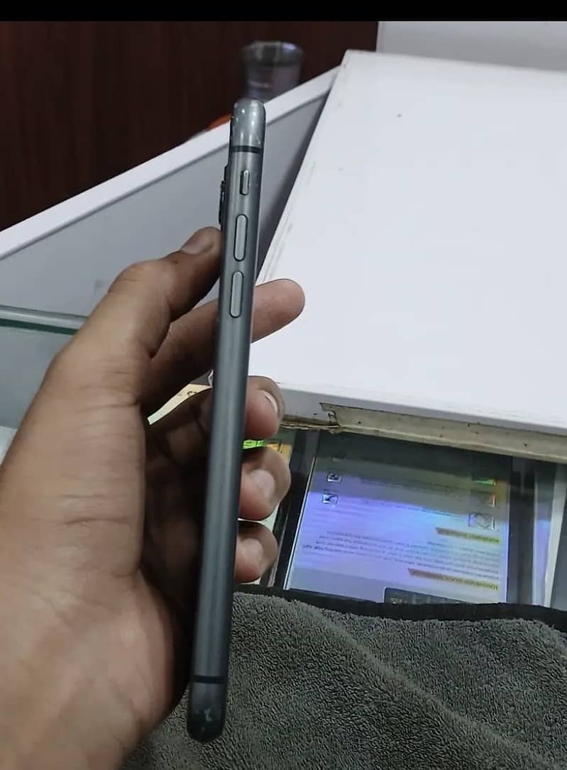 Apple iPhone 11 6